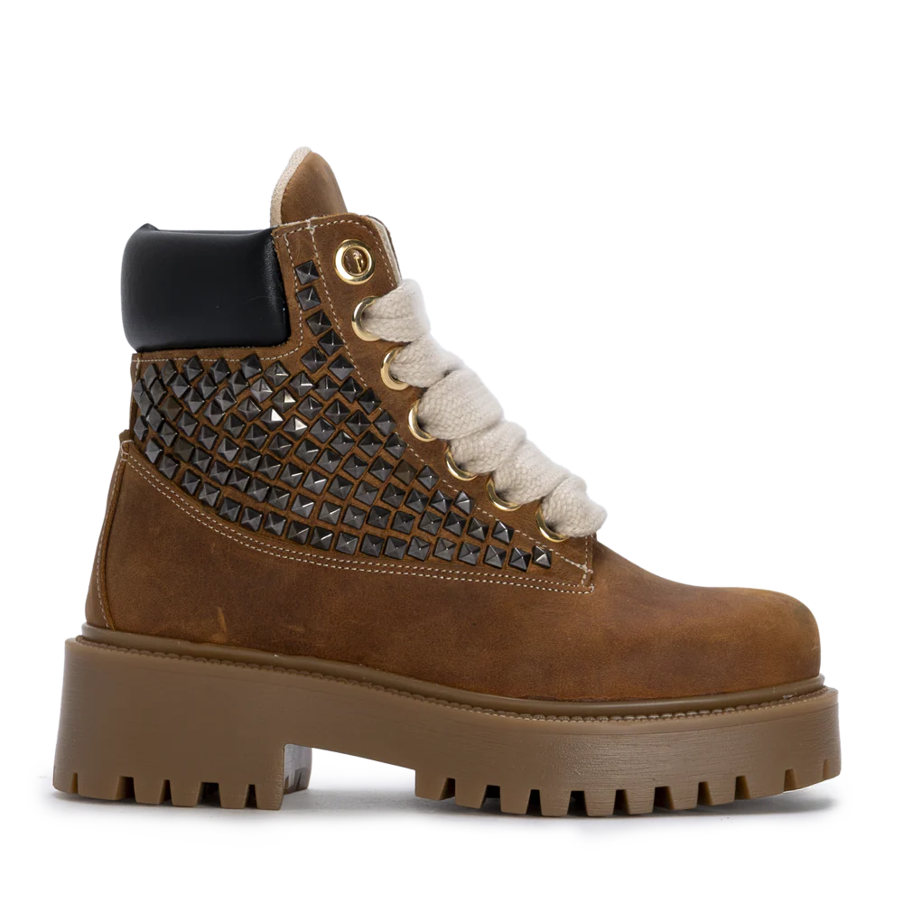 STARBOOT CUSTOM – Brown Pyramid Stud Edition
