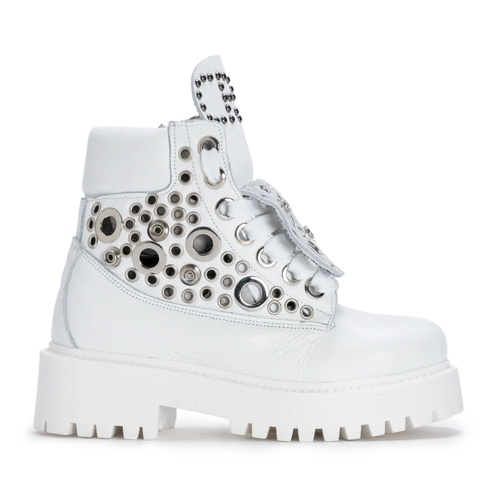 STARBOOT CUSTOM – White Silver Stud Edition